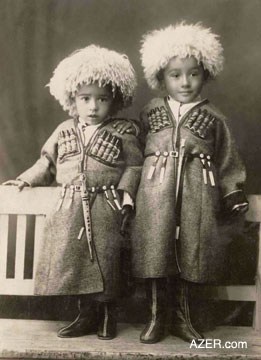 Tahir Salahov (left) with eldest brother Sabir. About 1930.